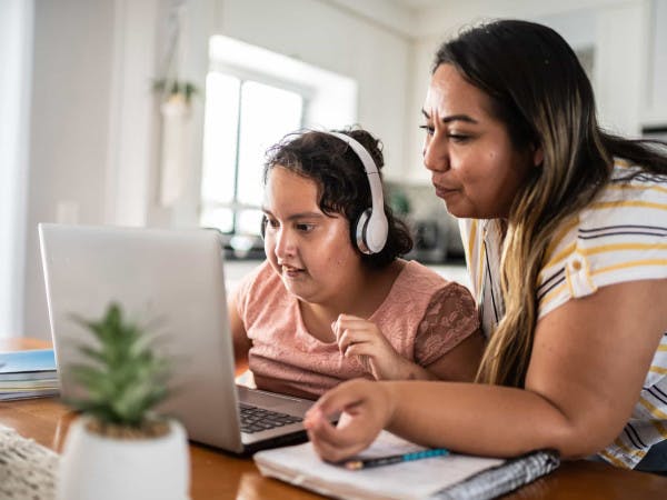 ¿Cómo puedo continuar la conversación sobre el fentanilo con mis hijos?